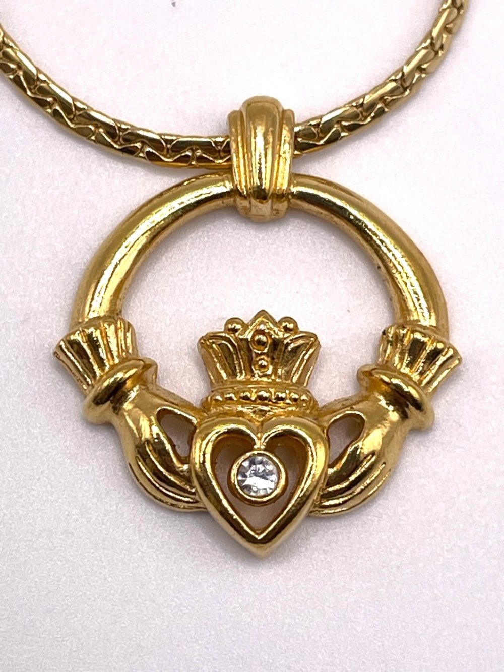 Vintage Avon Gold Tone Irish Claddagh Pendant Necklace